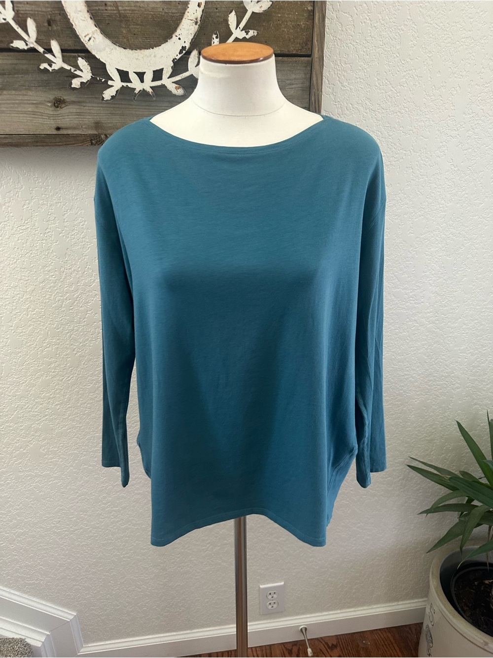 Lululemon Back In Action Women's‎ Teal Boatneck Long-Sleeve athletic Top size 6